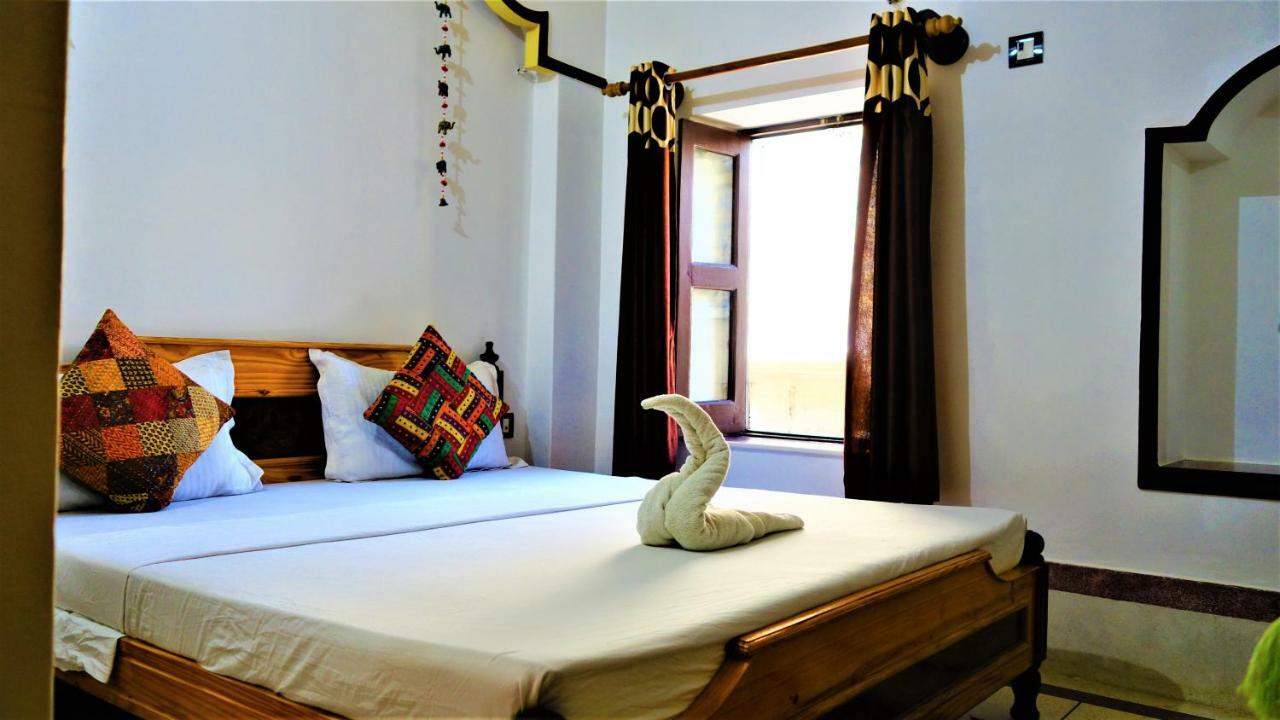 The Wanderlust Guest House & Safari Jaisalmer Exteriör bild