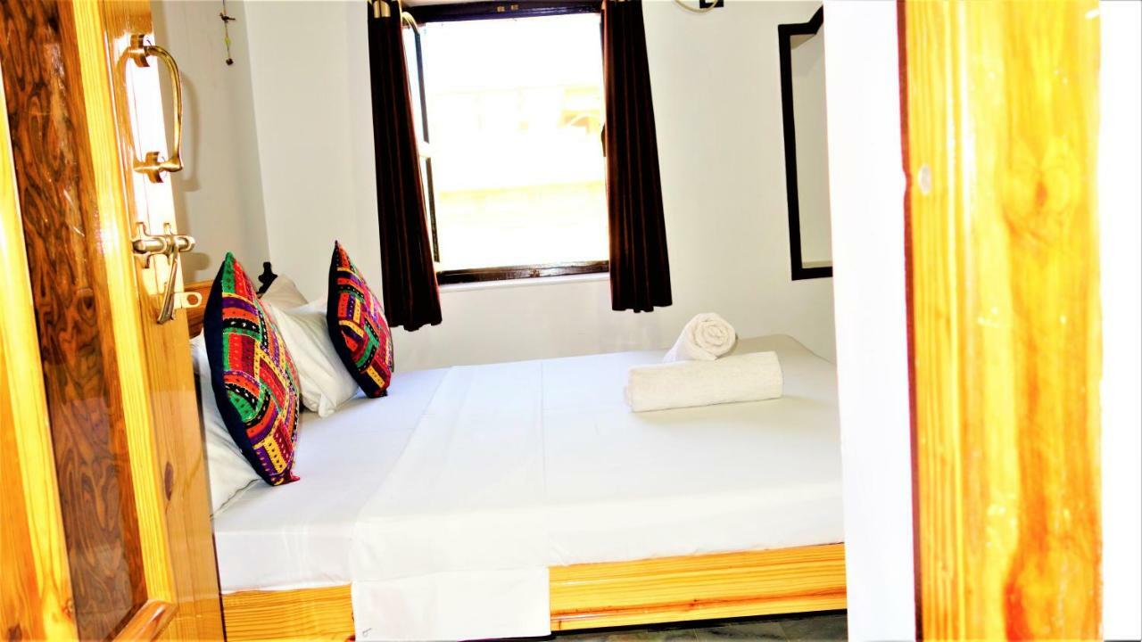 The Wanderlust Guest House & Safari Jaisalmer Exteriör bild